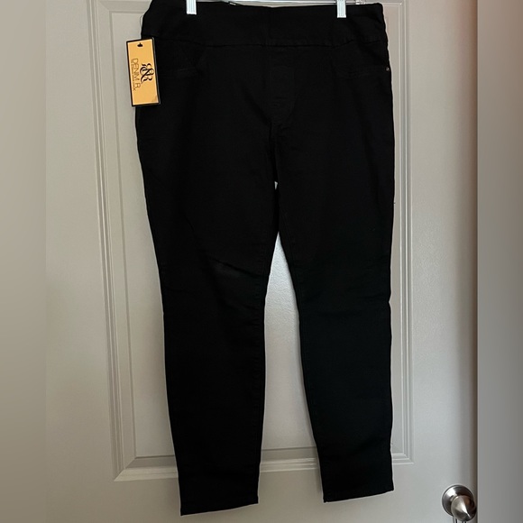 Rock & Republic stretch denim - Picture 2 of 8